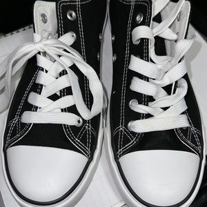 Converse size 10 brand new without tags